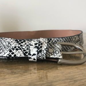 Snake skin belt size small